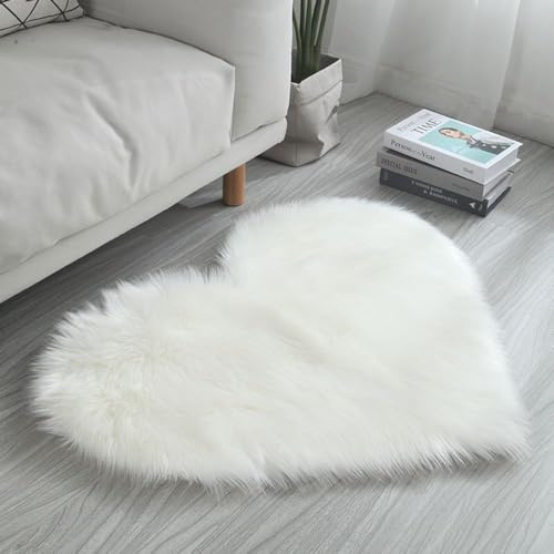 CHUYIX Faux Lammfell Teppich 1Pcs herzförmige flaumige Teppichbodenmatte Weich und Flauschig Wohnzimmer Schlafzimmer Deko Herz Kleiner Teppich Fellimitat Büro-Dorm Faux-Pelz-Teppich Badmatte