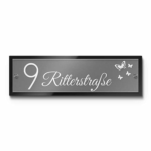 CHRISCK design Hausnummer Namensschild Schwarz Satiniert - edles Türschild in Milchglasoptik mit personalisierter Gravur und Edelstahl Abstandshaltern | Größe 40x12 cm