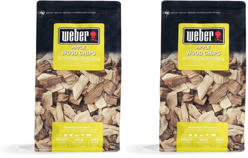 Weber Apfelholz Räucherchips (700g Packung) - dezentes Aroma, ideal für Käse, Gemüse, Fisch, Geflügel, Schwein & Wild, EU-Produkt, nachhaltig gewonnen, FSC zertifiziertes Holz (17622) (Packung mit 2)