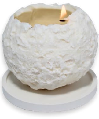 BALIVA® Lumiora Snowball Kerze Weiß mit Kerzenuntersetzer – Handgemachte Sojawachs Duftkerze | Vegan & Einzigartiges Design | Elegante Tischdeko für Dinner, Hochzeit, Einzug & Geschenkidee