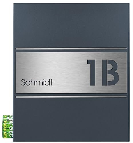 MOCAVI Briefkasten mit Edelstahl Hausnummer und Name anthrazit-grau (RAL 7016) MOCAVI Box 141 Postkasten mit Zeitungsfach Edelstahl-Detail matt Gravur Postkasten mit Zeitungsrolle groß modern DIN A4