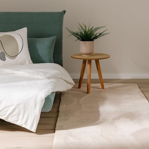 benuta Basic Kunstfaser Fellteppich Furry - Beige 80x250 cm - Weicher Wohnzimmerteppich - Anti-Rutsch-Rückseite - Waschbar - Für Fußbodenheizung geeignet