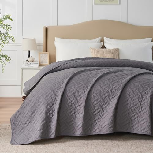 beeweed Feel Elegante Tagesdecke mit Ultraschall-Prägung in Grau 170 x 210 cm – Vielseitige Wohndecke als Bettüberwurf oder Sofaüberwurf, Steppdecke Stil Ideal als Bedspread