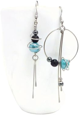 Expédiées le lendemain de la commande. Boucles d'oreilles dépareillées asymétriques bleu, noir, céramique, hématite, lave et acier inoxydable