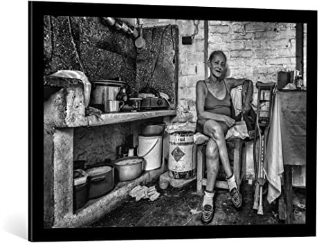 kunst für alle Bild mit Bilder-Rahmen: Andreas Bauer Maria Polio-Opfer Zentralkuba - dekorativer Kunstdruck, hochwertig gerahmt, 90x60 cm, Schwarz matt