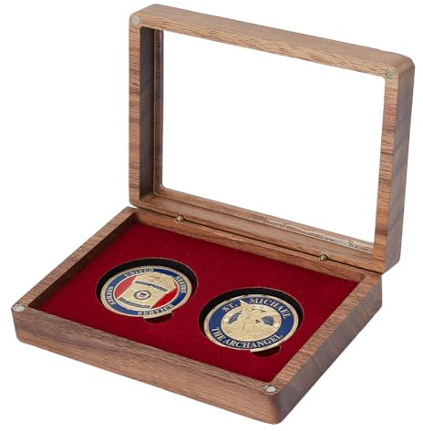 SUPERFINDINGS 1 juego expositor para monedas de desafío, expositor para monedas de desafío de madera con 2 ranuras, caja para embalaje de monedas rectangulares rojas, ventana para soldado de colección
