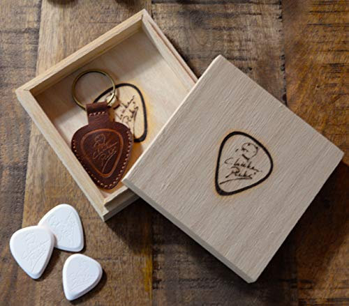 Luxuriöse Holzbox mit 3 Plektren und handgefertigtem Plektrumbeutel.