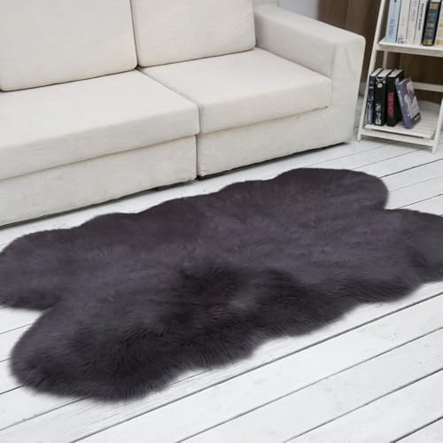 Tomifine Faux Pelliccia di Agnello di Pecora Tappeto, Soffice Imitazione Lana Tappeto Adatto per Tappeti per Soggiorno Camera da Letto, Pelliccia per Sedia (50x100cm,Grigio Scuro)