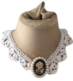 col claudine au crochet fait main avec broche camée amovible Marie Antoinette