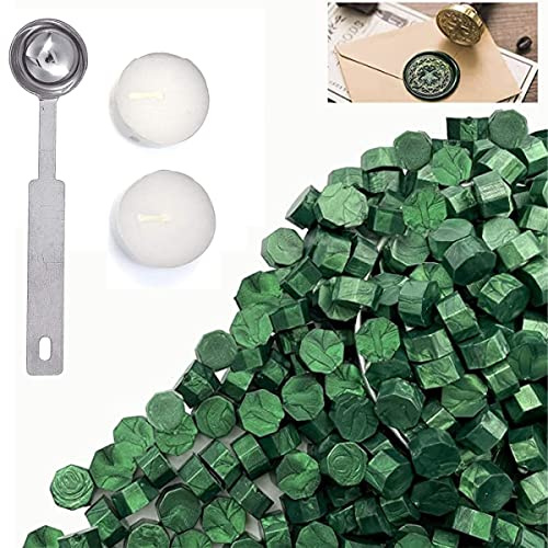 Siegelwachs Kit, 200pcs Siegellack Perlen, Achteckig siegelwachs Mit 2Stück Kerzen und 1Stück Schmelzlöffel für Stempel Versiegelung, Geschenkverpackung, Hochzeitseinladungen,Persönliches Kuvert(grün)