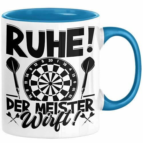 Trendation Dart-Spieler Geschenk Tasse Kaffee-Becher Darts Geschenkidee Spruch Geburtstag Ruhe Der Meister Wirft (325 ml, Keramik, Rund, Tasse, 1 Stück)