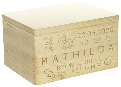 LAUBLUST Holzkiste mit Gravur Personalisiert Rassel Motiv Zur Geburt - 40x30x24cm, Natur, FSC®
