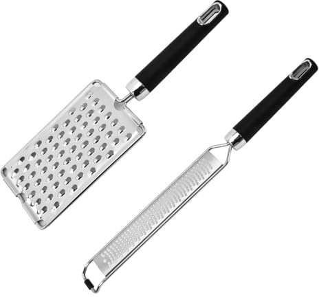Lot de 2 Rape a Fromage et Zesteur Agrumes en Acier Inoxydable, Rape Manuelle pour Parmesan Citron Gingembre Chocolat Legume, Grattoir a Zeste Inox avec Poignee Ergonomique, Ustensiles Cuisine