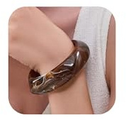 LILIE&WHITE damarmband av harts i bärnstensbrun – elegant, allergivänligt armband – modern design för stilmedvetna kvinnor – gåva för alla tillfällen