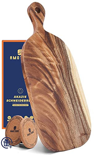 AMOTANG Servierbrett Holz, Holzbrett für Küche, rustikales Küchenbrett, Akazie Holzschneidebrett mit Griff, Frühstücksbrettchen, Brotzeitbrett, Servierplatte set inkl. 2 Untersetzern, 45 x 19 x 1,9 cm