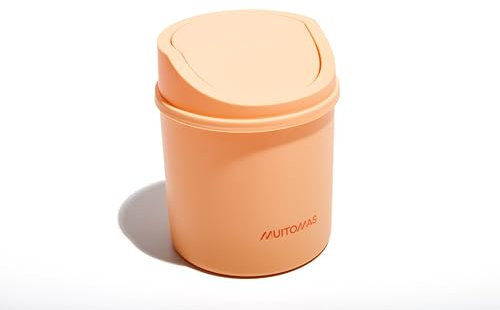 Muitomas, Cestino da Scrivania Mini, con Sportello Apribile e Coperchio Removibile, Compatto per Scrivania e Ufficio, 130x130x170 mm, Colore Peach Fuzz