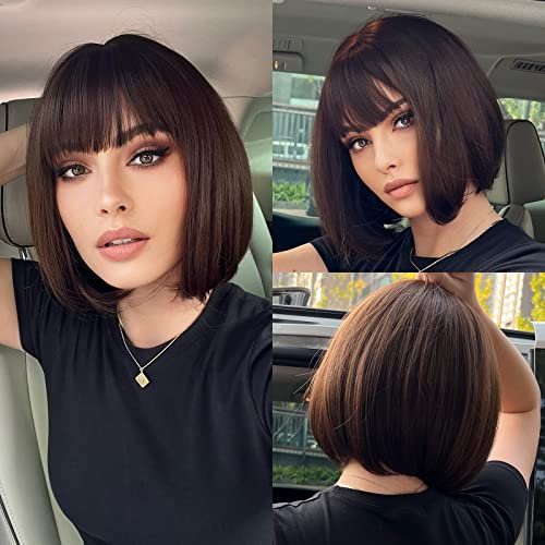 HAIRCUBE Dritto Breve Charming Bob con Bangs Parrucche per Donna Natura Resistente al calore Fibra sintetica Partito/Cosplay/Costume/Parrucca quotidiana (marrone scuro)