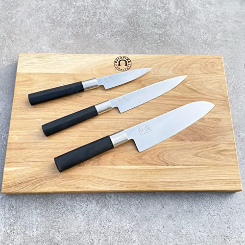 Kai Wasabi Black ultrascharfes Messerset | Santoku Messer 18 cm | Officemesser 10 cm | Allzweckmesser 15 cm | + 40x25 cm Eichenbrett, handgefertigt