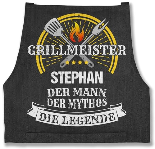 Geschenk mit Namen personalisiert by Shirtracer - Schürze - Grillschürze Herren Männer - Grillmeister Mythos Die Legende mit Name I Vatertag I Geburtstag I Lustig Geschenk Witzig Grillen