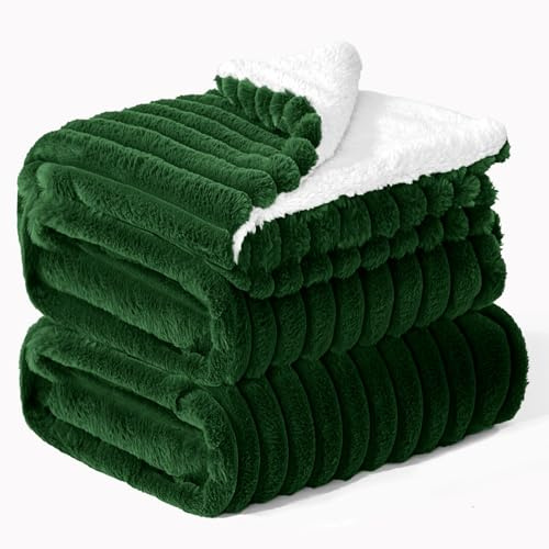 BEDELITE Kuscheldecke Flauschig Decke Extra Groß - Dicke Sherpa Decken Grün 230x270 für Bett, warme Cord Kuscheldecken Dunkelgrün weiche Fleecedecke Wohndecke als Tagesdecke für Schlafzimmer
