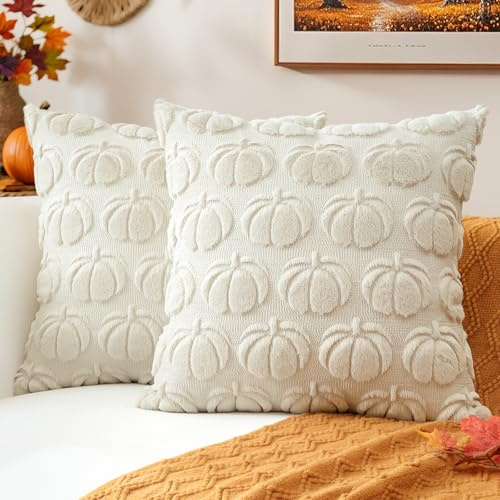 JOTOM Lot de 2 Automne Housses de Coussins en Fausse Fourrure Douce et Moelleuse Décoratif Citrouille Taie d'oreiller Doux Decoration pour Maison Salon Chambre Canapé Décoration 60x60cm (Beige Crème)