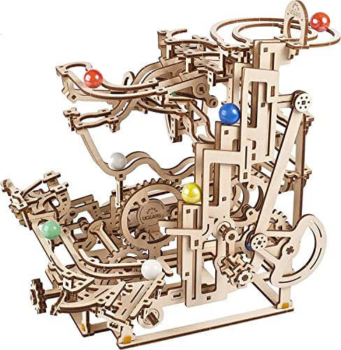 UGEARS DIY-Mechanische Holzkugelbahn - Marble Run 3D Holzpuzzle für Erwachsene - Holzmurmelbahn mit Etagenaufzug - Holzkugelbahn - Modellbausatz mit 10 bunten Murmeln - Modellbau Holz 3D Puzzle