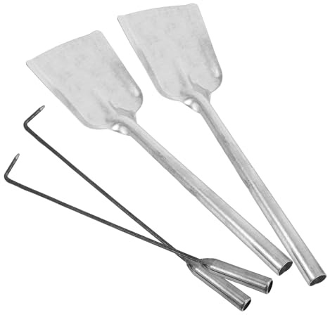 NOLITOY Pelle à Cendres Grosse Taille 4 Pièces en Fer Forgé avec Pinces et Tisonnier pour Cheminée Foyer Intérieur et Extérieur Accessoires pour Feu de Camp et Entretien Sécurisé