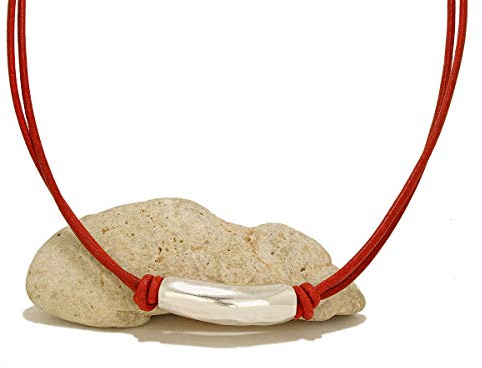 Collar hecho a mano de cuero y detalle de tubo en zamak por Intendenciajewels - Collar de cuero rojo- Collar boho - Joyeria de zamak – Collar ajustable de 40 – 43,5 cm.