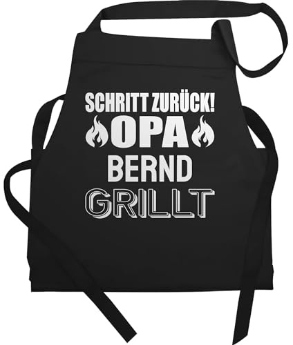 Geschenk mit Namen personalisiert by Shirtracer - Schürze - Grillschürze Herren Männer - Opa grillt mit Namen Schritt zurück Opi Geschenk