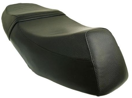 Sitzbank GY6 125ccm kompatibel mit Baotian, Benzhou, Flex-Tech, Jinlun, Rex | Standard-Sitzbank, kompatibel mit 125-150ccm China 4Takt Rollern; Kunstleder, ca. 800 × 340 mm, mit Haltelasche & Scharnier
