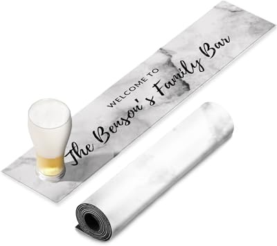 TheDogTagCo Personalisierbare Barläufermatte, 830 x 200 mm, rutschfest, auslaufsicher, für Zuhause, Pub, Dekoration, britischer Text, jeder Name (weißer Marmor)