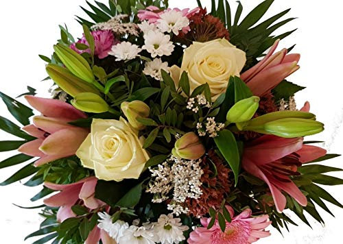 Blumenlieferung zum Geburtstag - Lieferung vor Muttertag in 1-2 Werktage -von Flora Trans -Blütenzauber- verschenken - mit Grußkarte