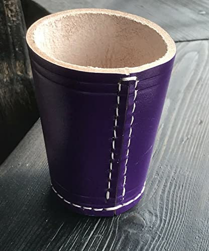 Der ultimative Würfelbecher Color in lila - Purple. Lederware