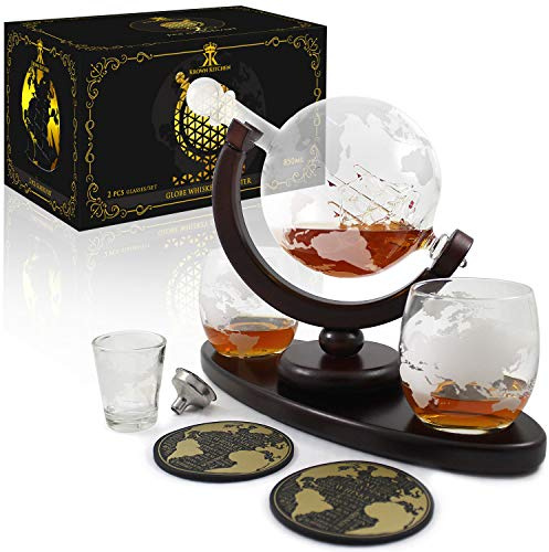 Krown Kitchen – glob karaff presentuppsättning. Inkluderar träbas, 2 glas, 2 underlägg, shotglas och tratt