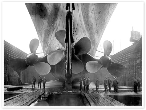 Posterlounge Werftarbeiter unter der Titanic Poster | 40 x 30 cm von John Parrot Grau Wandbilder Wanddeko