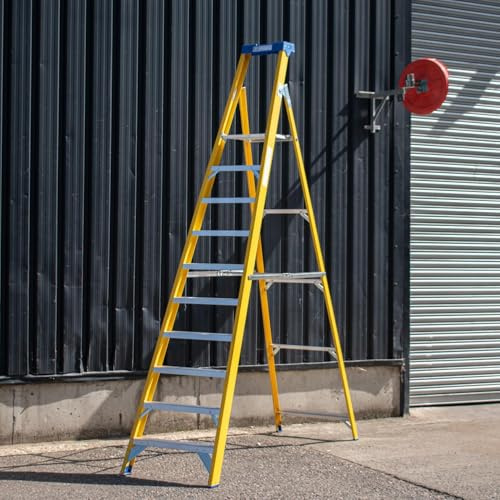 Trade Master Pro® Fibreglass Platform Step Ladder | Electricians Ladder | Non Conductive up to 30,000V | Non-Slip Feet | Painting & Decorating | EN131 Pro Certified | 2.13m Platform Height | 10 Steps