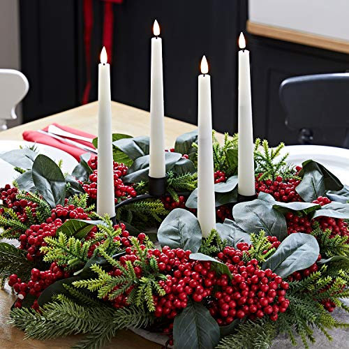 Lights4fun 50cm Adventskranz mit roten Beeren inkl. Kerzenhalter und 4er Set TruGlow® LED Stabkerzen mit Fernbedienung