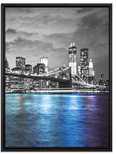 Pixxprint New York Skyline am Abend schwarz, weiß Leinwandbild 80x60 cm im Bilderahmen, Wandbild, Schattenfugenrahmen, Kein Poster
