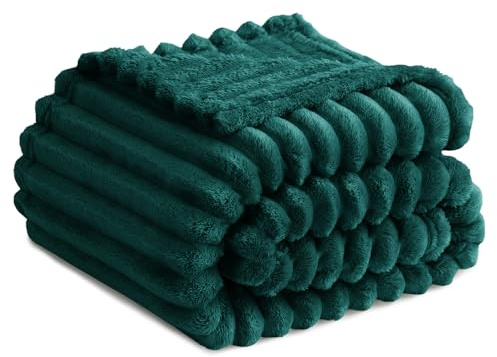 RUIKASI Kuscheldecke Flauschig Decke Dunkelgrün - 150x200cm Fleecedecke Sofadecke Couchdecke für Wohnzimmer Deko Tagesdecke Blanket, Weiche Wolldecke Warme Korddecke als Wohn- & Kuscheldecken