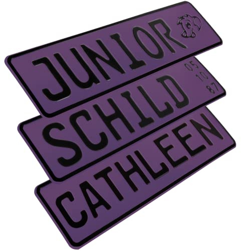 1 Stück Kennzeichen Junior-Schild 34cm x 9cm Bohrung Farbwahl Wunschtext Wunschprägung Muster Datum Namenskennzeichen Bohrung / Saugnäpfen Namensschild Bobbycar Kettcar FUN Schild in Violett