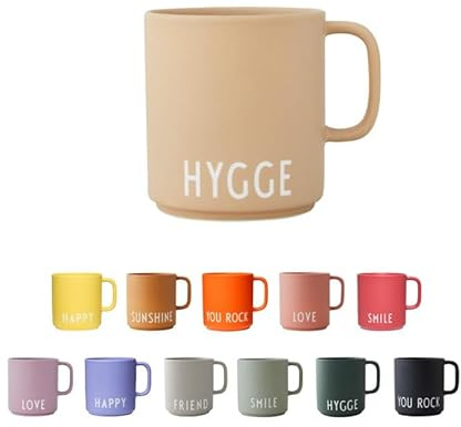 Design Letters Kaffeebecher mit Henkel Beige HYGGE | Tasse mit Spruch | Personalisierte Geschenke für Frauen & Männer | Geburtstag, Hochzeitsgeschenk | Kaffeebecher Porzellan 250 Ml