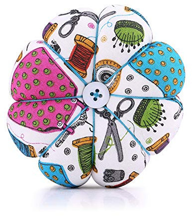 Wifehelper DIY Nähen Nadelkissen Form Baumwollstoff Knopf Handschlaufe für Kreuzstich Nähen Sicherheitsnadel Kissen Zubehör (Modell 1)