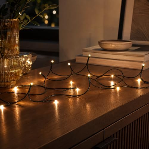 hellum LED Lichterkette innen, Mini Lichterkette 50 LEDs warmweiß, 7,35 m beleuchtet, grünes Kabel, mit Stecker, für Weihnachtsbaum, Tischdeko, Regal, <59 lm, 579130