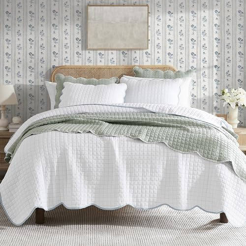 WDCOZY White Queen Size Quilt Bedding Set, Blue Scalloped Farmhouse Country Rustic Lightweight Soft Coverlet for All Season, Cute Cozy Kantha Pick Stitch Bedspread, 2 Pillow Shams