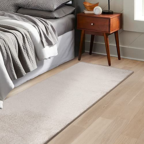 KARAT Bettvorleger - edle Velours Bettumrandung - Teppich Läufer für Schlafzimmer Wohnzimmer - Flauschiger Teppichläufer Sundae (80 x 200 cm, Beige)