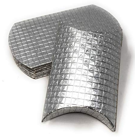Pillowbox Kissen-Schachtel Faltschachtel, Geschenkbox aus Papier Geschenkschachtel mit erhabenem, quadratischem Muster (10x Silber – 11,5 x 7,5cm) | Quadratische Musterprägung, stabile Faltschachtel aus Papier, Geschenkbox für Hochzeit Geburtstag Feier, schnelle Montage