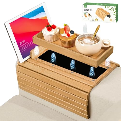Joy&Grace Couch Arm Tablett, 3 in 1 Magnetisch Abnehmbar Sofa Arm Tisch mit Telefon und Tablet Halter Bambus Couch Becherhalter Faltbare Sofa Armlehne Tablett für Essen, Getränke, Telefone (Natur)