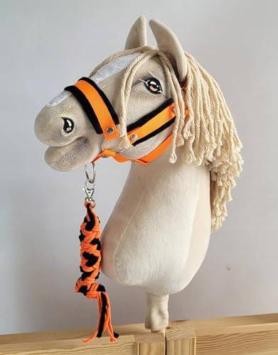 Hobby Horse Set: Kante A3 mit schwarzem Fell + Strick - neon-orange/schwarz
