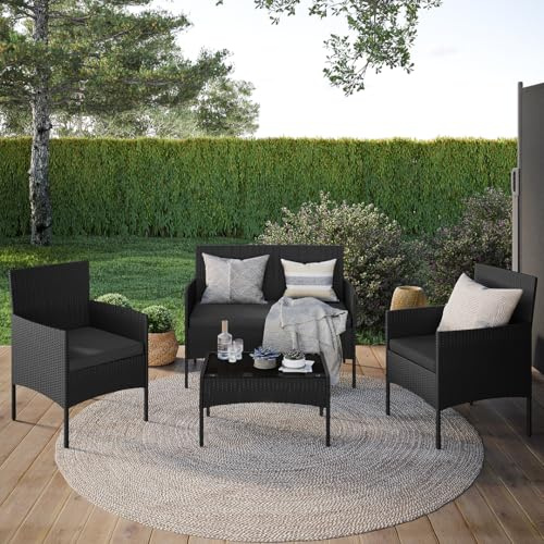 STEELSØN Thalora Polyrattan Gartenmöbel Set 4 TLG, Schwarz, mit Sitzkissen | Balkonmöbel Set inkl. 2er Sofa, 2 Stühle & Tisch, Terrassenmöbel Lounge, wetterfest, Outdoor Sitzgruppe für Garten & Balkon