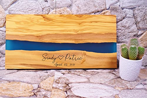 Personalisiertes Küchenbrett aus Olivenholz mit Epoxidharz und Laser Gravur- für Familienjubiläum, Muttertag. Holzbrett, Servierbrett, Frühstücksbrett, Käsebrett von Algis Crafts